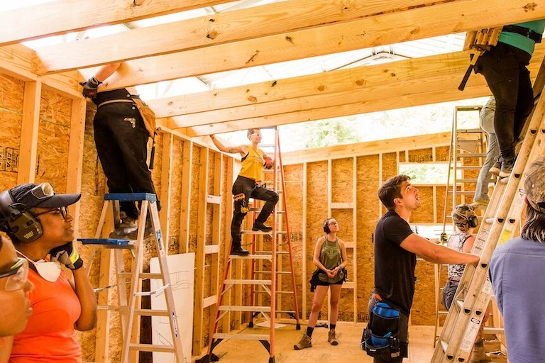 Tiny-House-Workshop-Wild-Abundance-2023-©sarahtew-34-1024-carousel-TH-1024x600